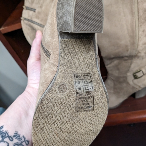 NWOT Pierre Dumas Tan suede heel boots - Picture 4 of 5